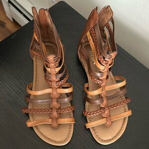 Gladiator type girls sandals!